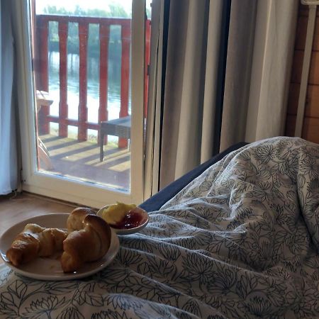 Thuiskomen, genieten aan het water Maaseik Buitenkant foto