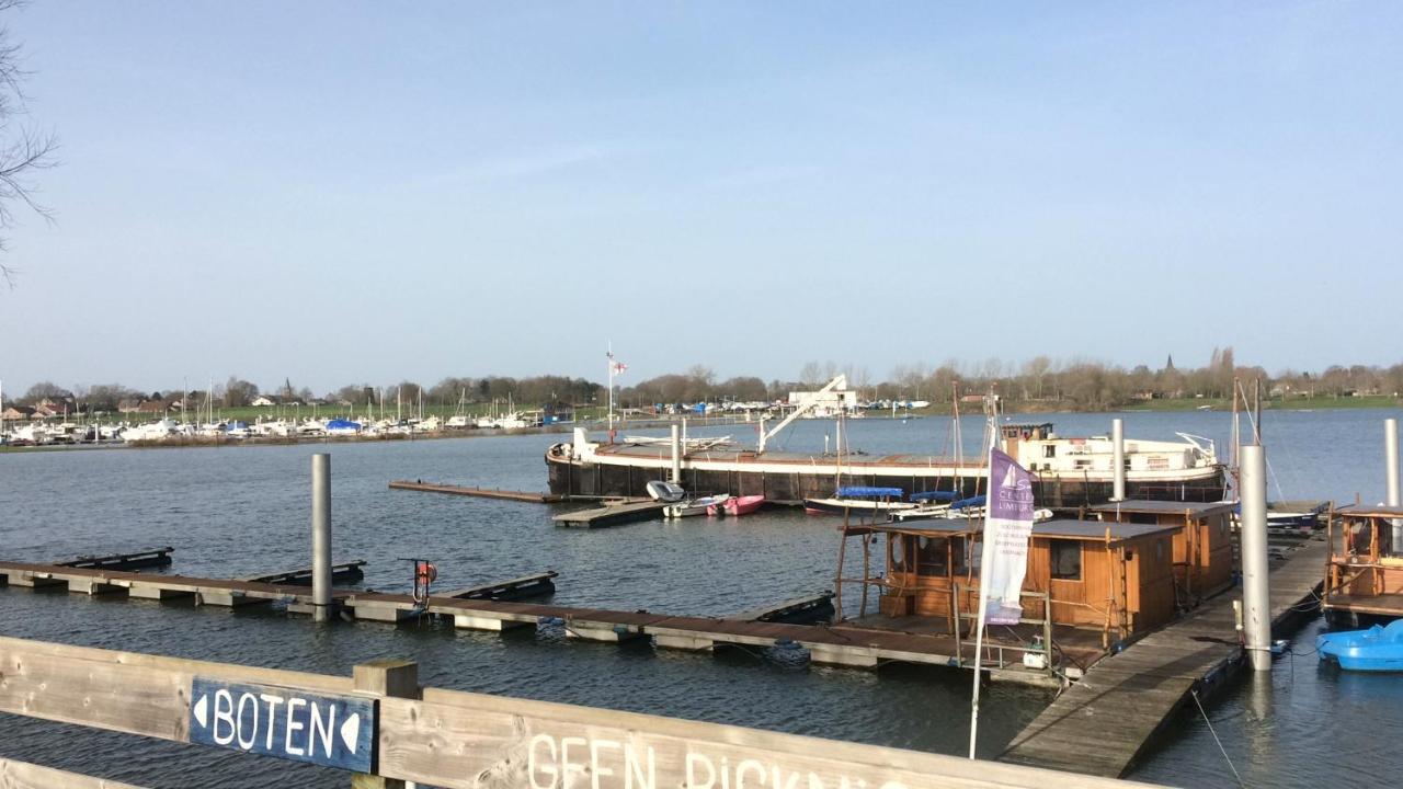Thuiskomen, genieten aan het water Maaseik Buitenkant foto