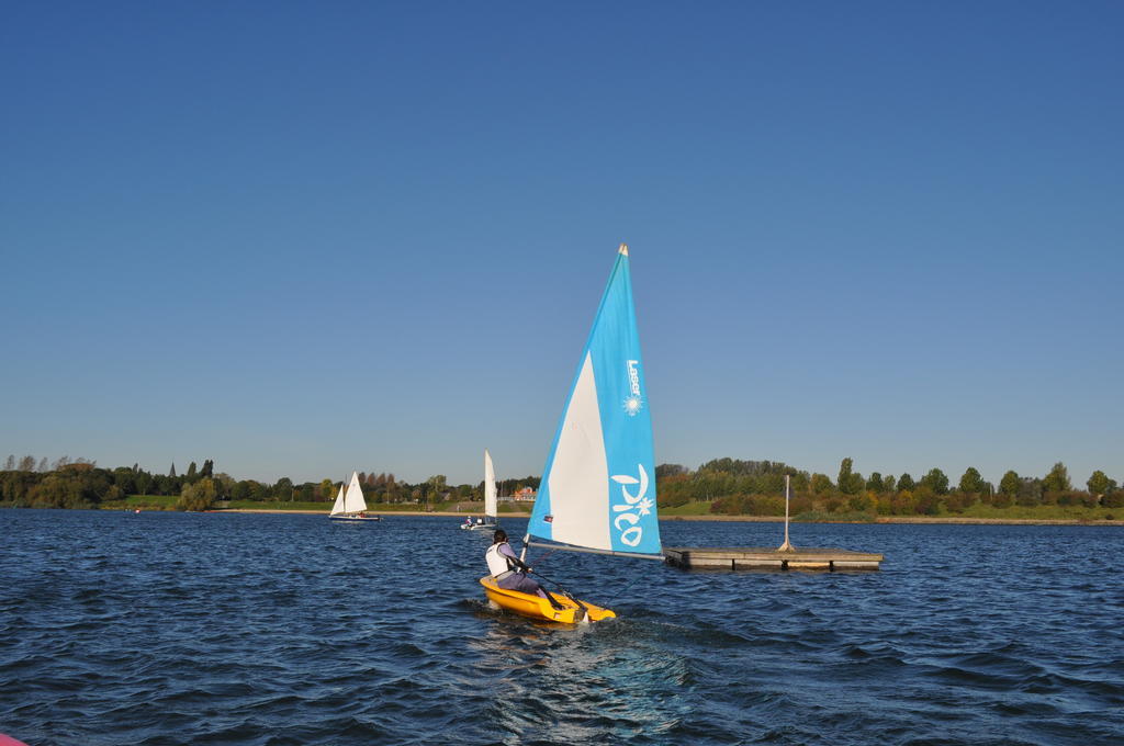 Thuiskomen, genieten aan het water Maaseik Kamer foto