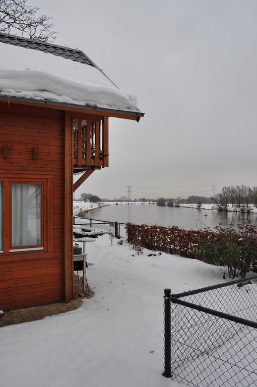Thuiskomen, genieten aan het water Maaseik Kamer foto