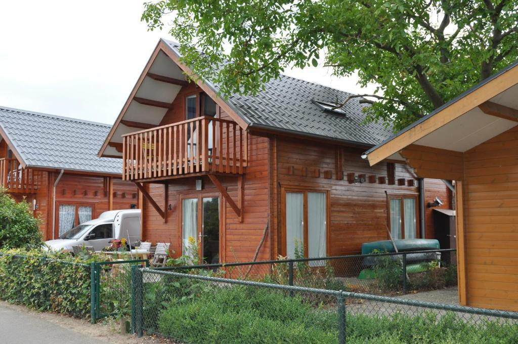 Thuiskomen, genieten aan het water Maaseik Buitenkant foto